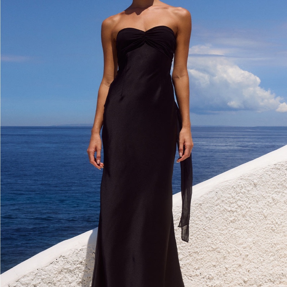Elegant Black Strapless Evening Dress